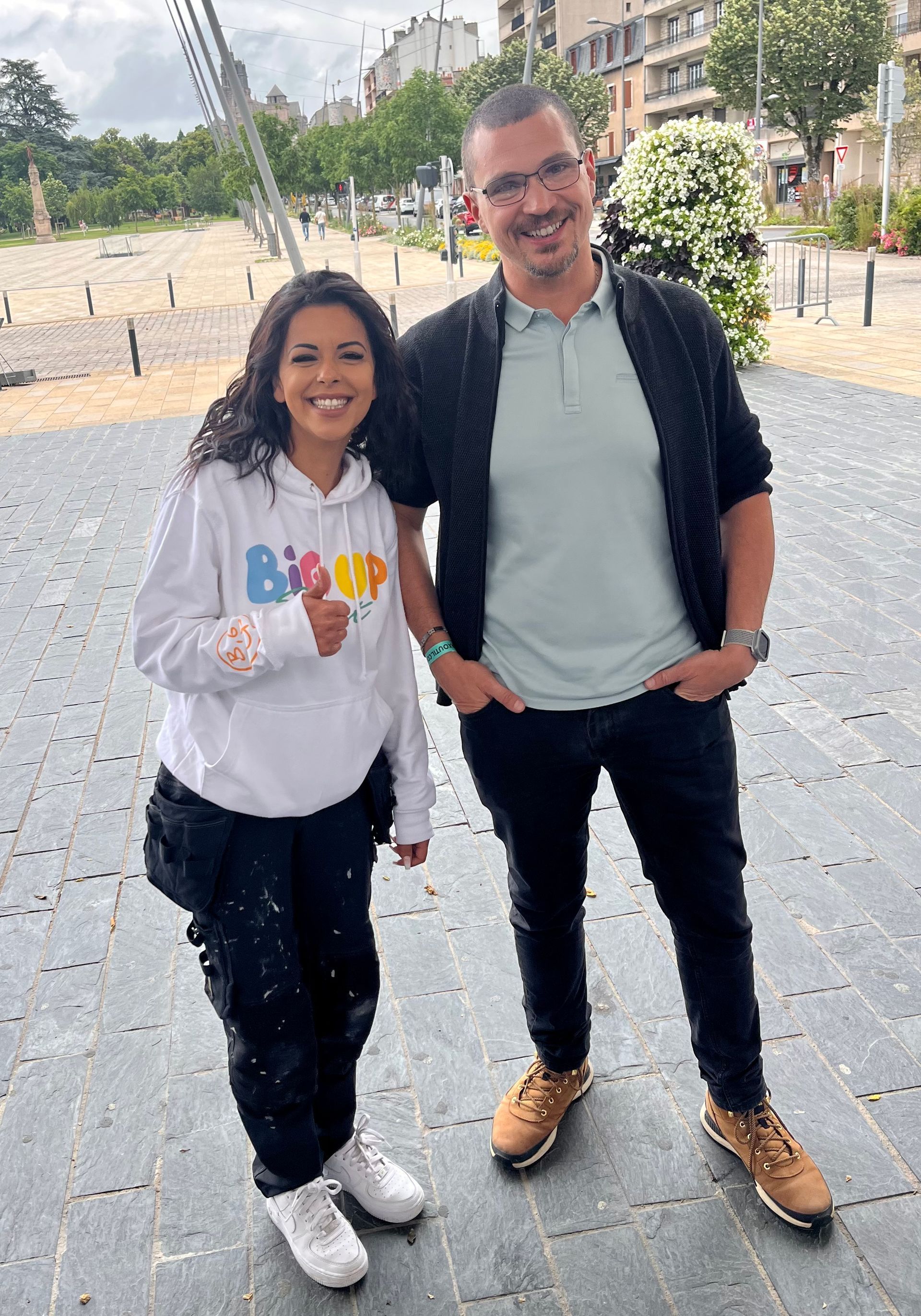 Kelly Cruz, influenceuse, et M. Teston-Vigne