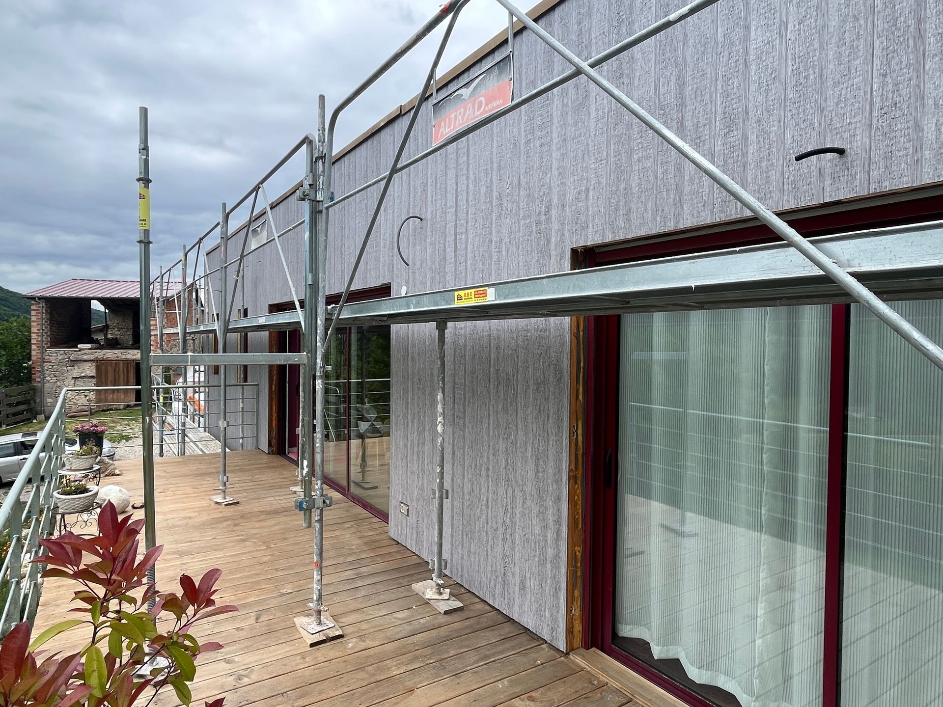 Installation d'un nouveau bardage gris