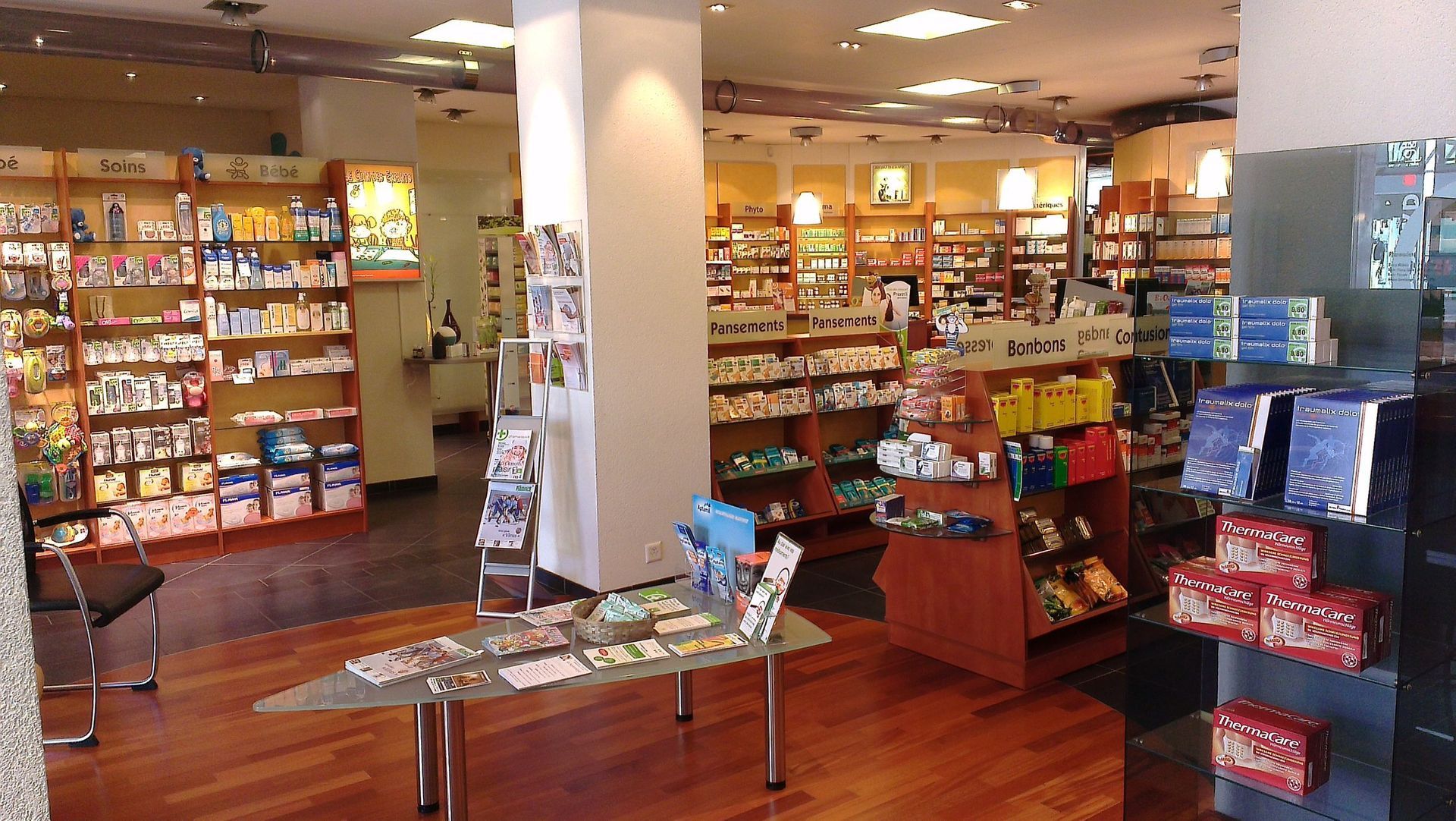 Intérieur de la Pharmacie du Midi à Sion