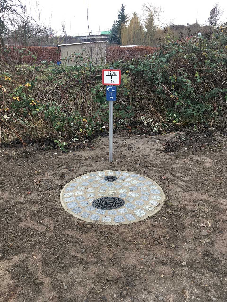 Tiefbauarbeiten Kanaldeckel