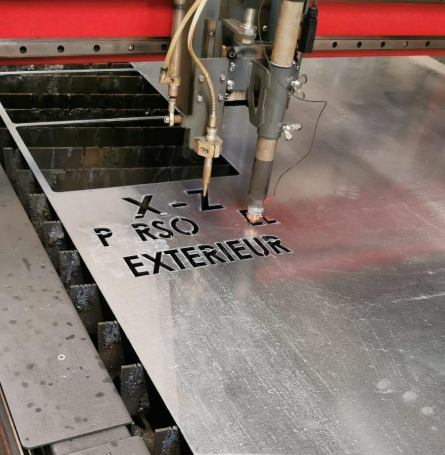 Lettres découpés au plasma