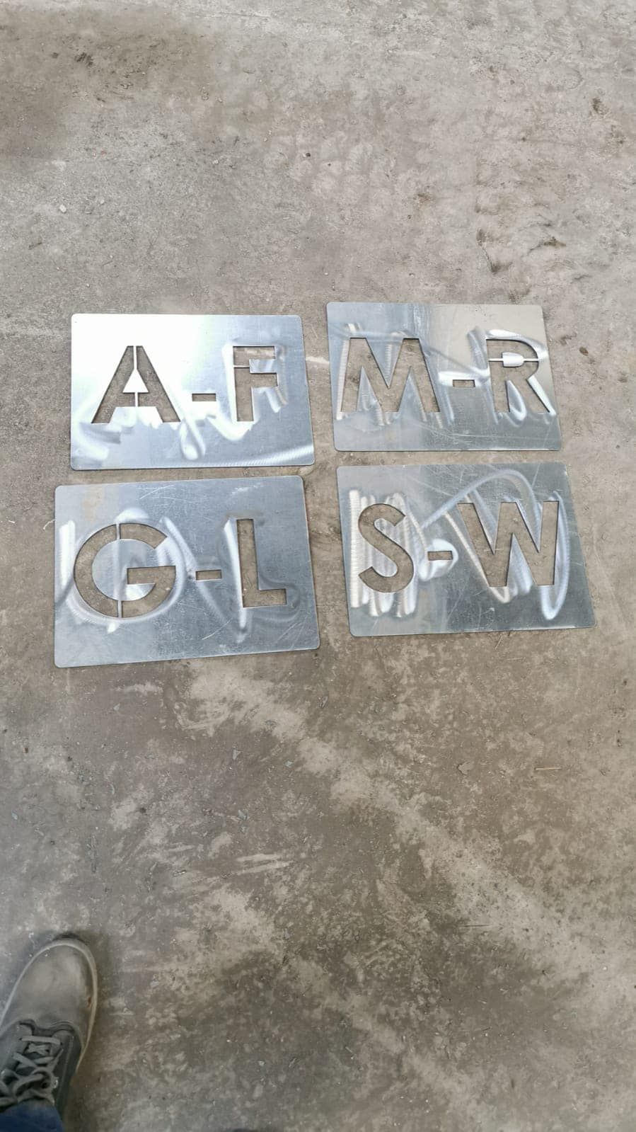 Lettres découpées au laser plasma