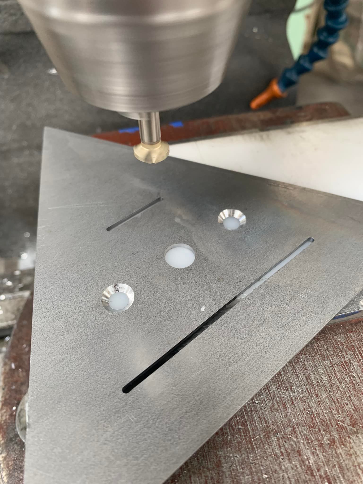 Machine réalisant l'usinage d'une pièce