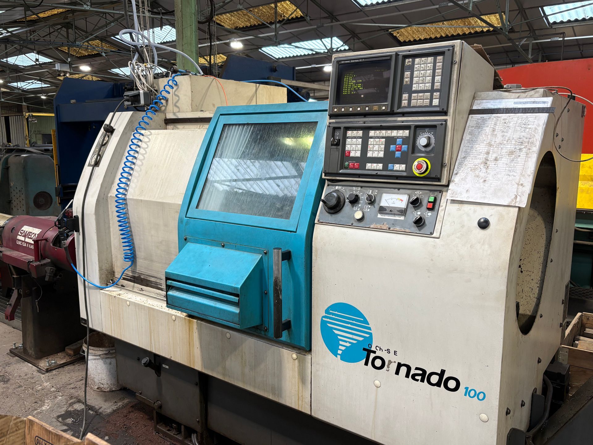 Tour commande numérique Tornado avec embarreur : capacité Ø40 Lg200