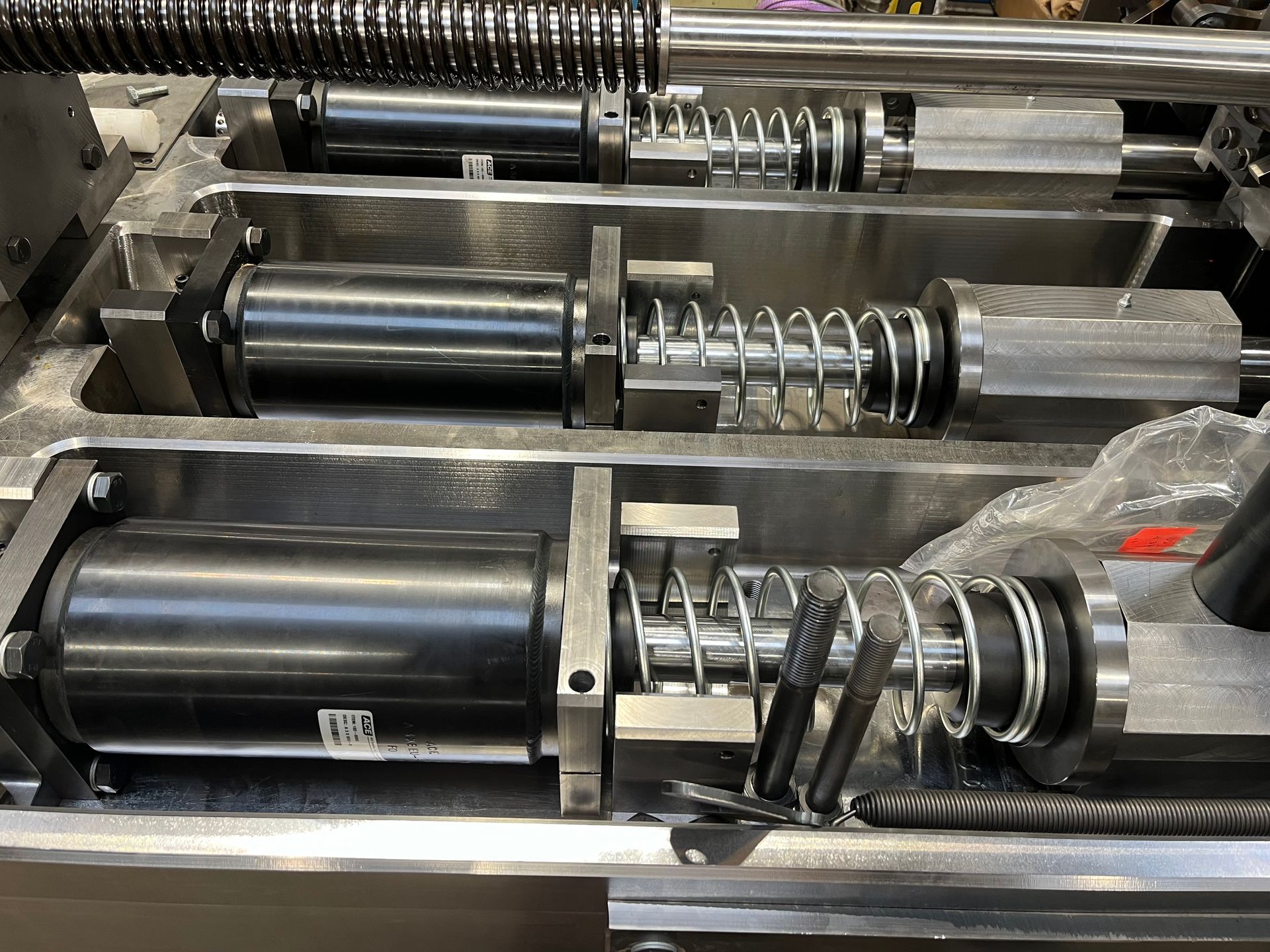 Plusieurs sorte de pistons en métal