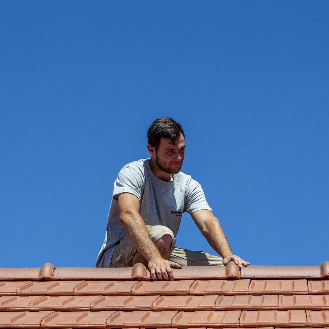 Salle de bains grise