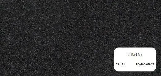 Superficie texturizada negra con una etiqueta blanca en la esquina que dice