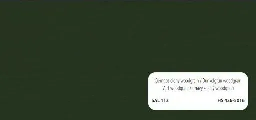 Etiqueta rectangular blanca con texto sobre fondo verde oscuro. La etiqueta muestra los números