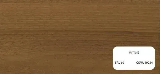 Superficie de madera con etiqueta identificativa del color como “Vermont” con los códigos RAL 84 y COVA 48254.