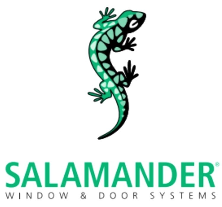 Logotipo para Salamander Window & Door Systems: lagarto verde y negro sobre el nombre de la empresa en texto verde.