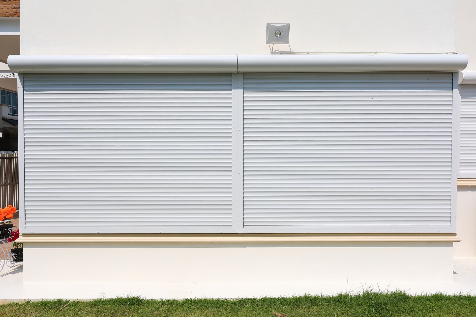 Volets blancs motorisés