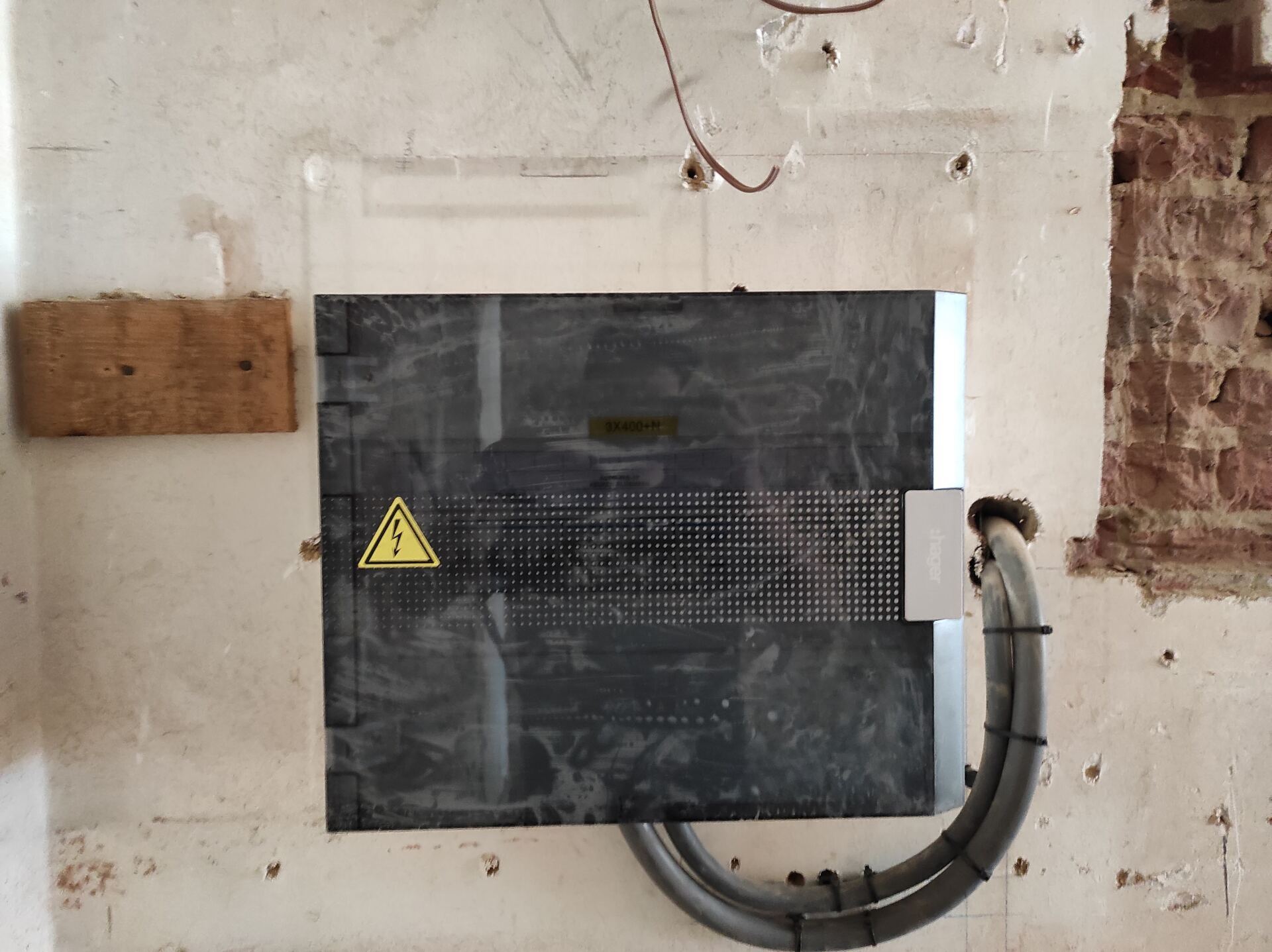 Elektriciteitsdraden leggen