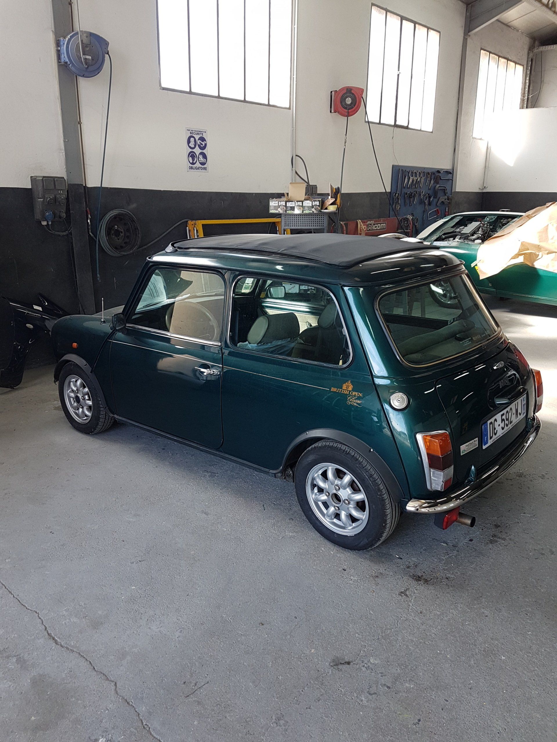 Ancienne mini en réparation