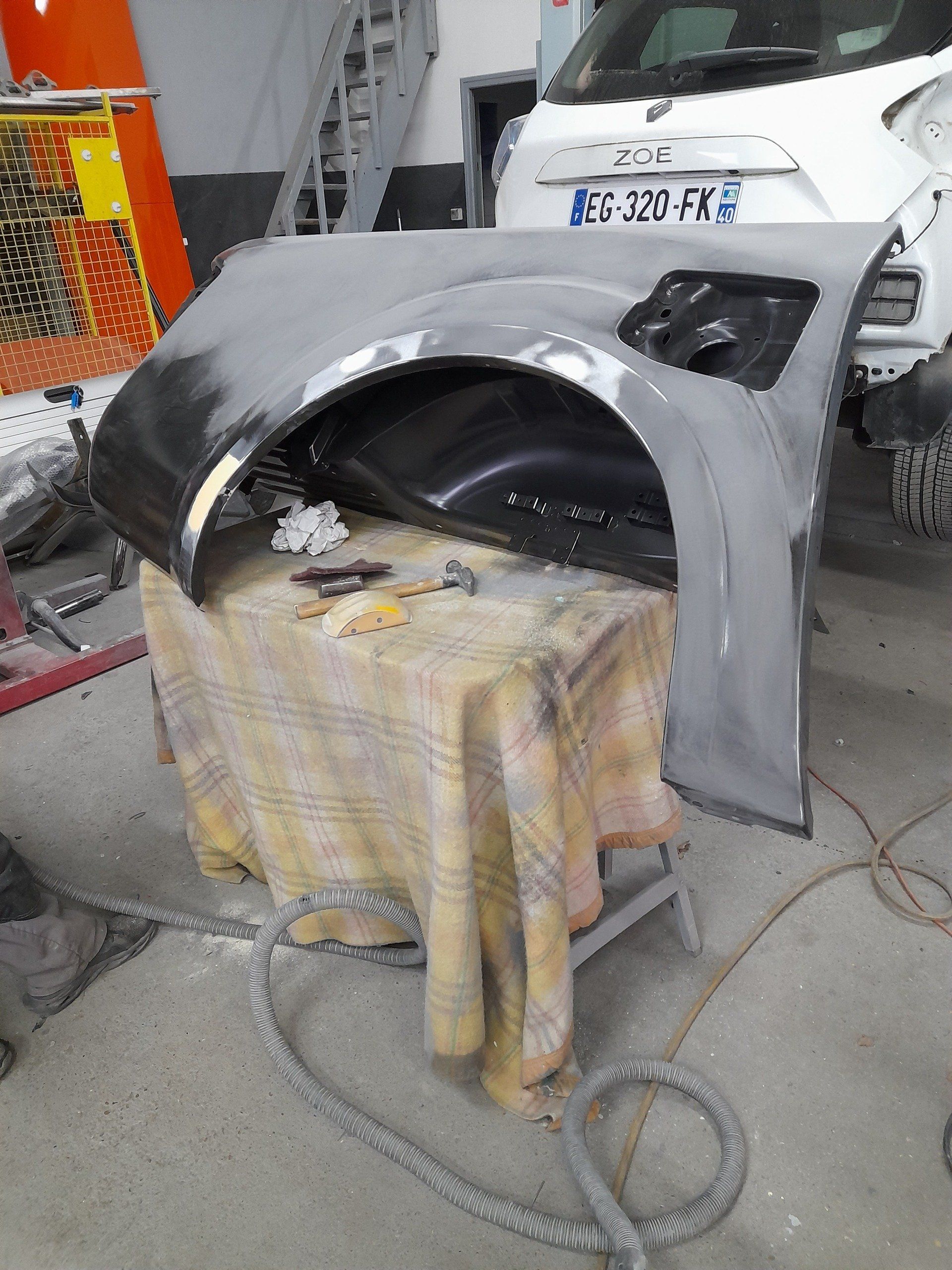 Travaux de carrosserie voiture grise