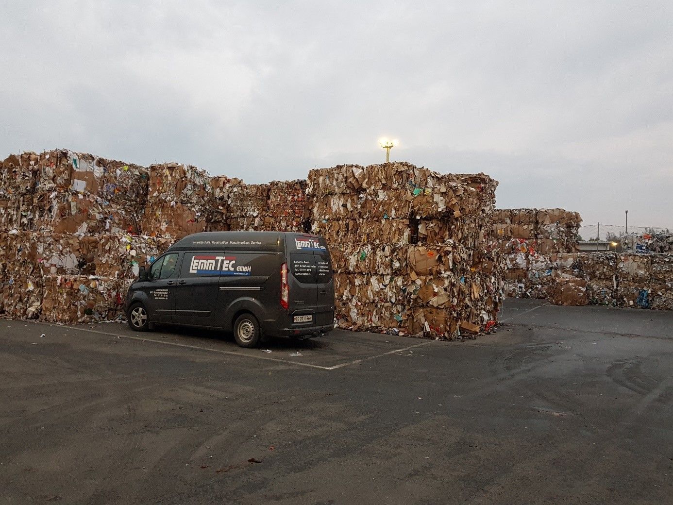 LemmTec GmbH – Gepresste PET-Flaschen