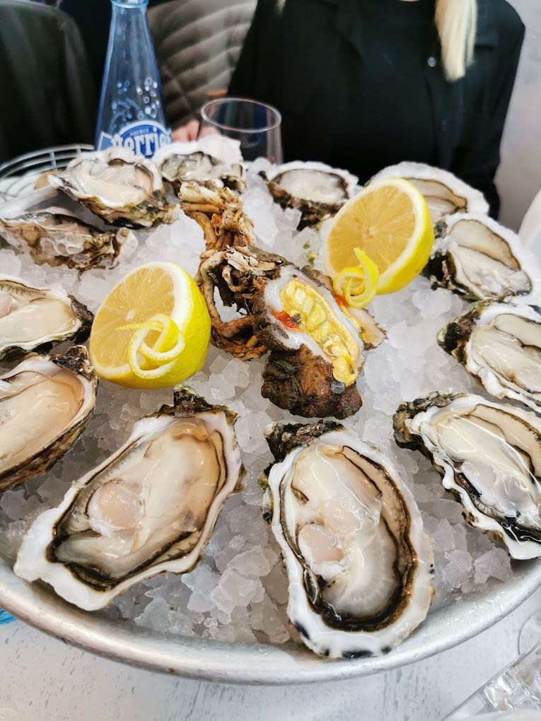 Plateaux d'huîtres et citrons