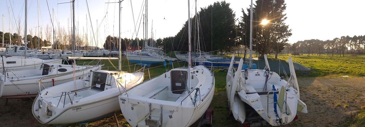 port à terre face à l'entrée du golfe