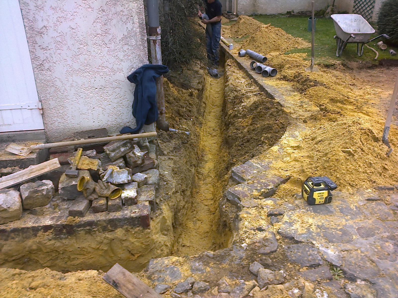 Travaux - tranchée pour tuyauterie