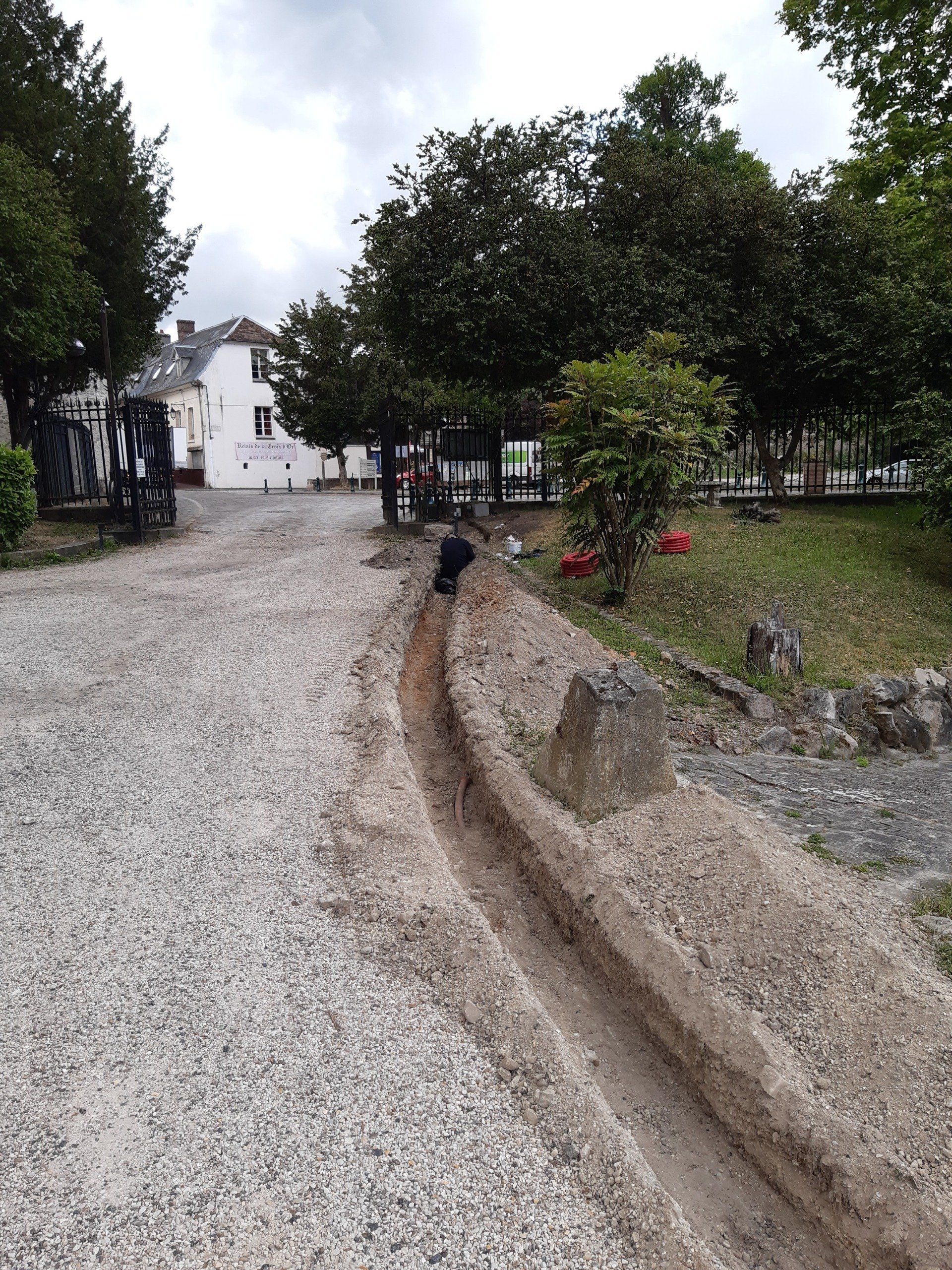 Travaux de terrassement pour chemin