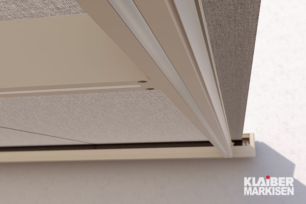 Eine Nahaufnahme einer Tür mit dem Wort Klarer Markisen auf der Unterseite