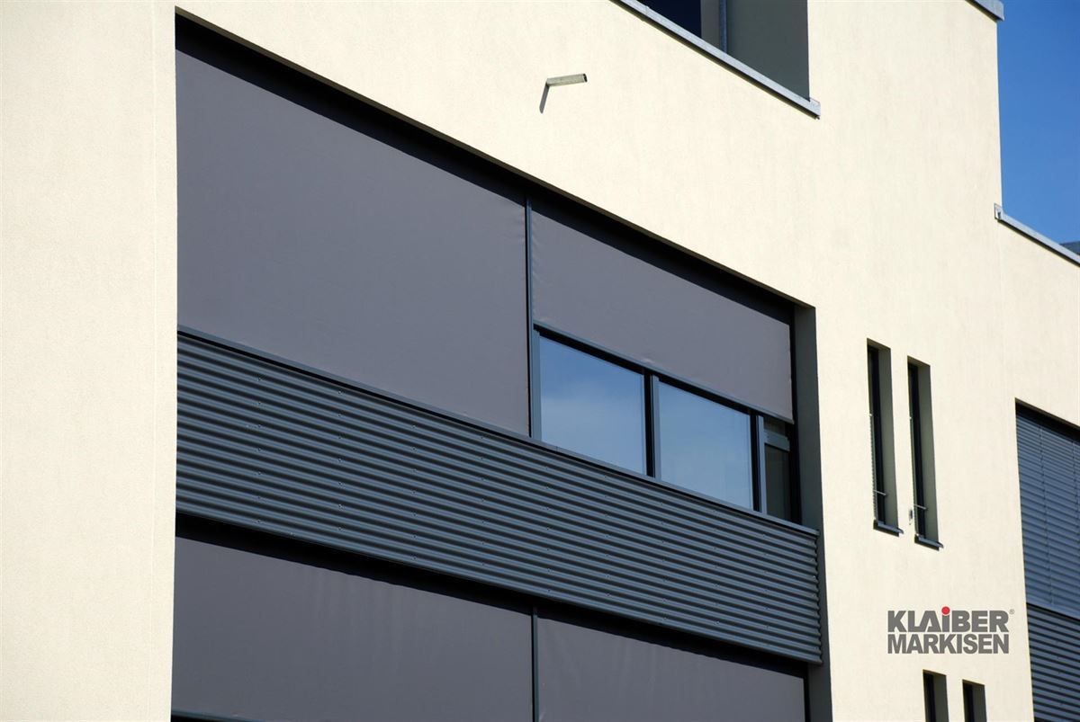 Ein Gebäude mit dem Wort „klarer“ darauf