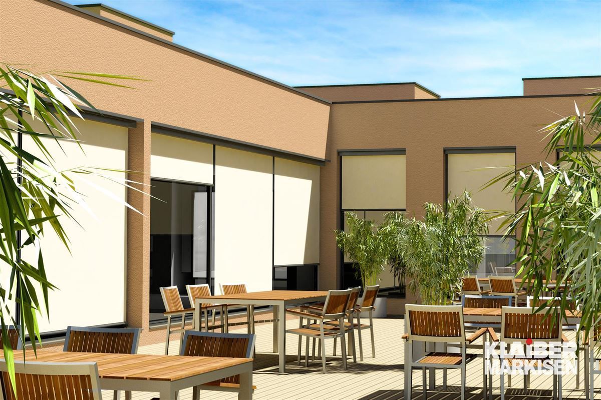 Eine künstlerische Darstellung einer Terrasse mit Tischen und Stühlen