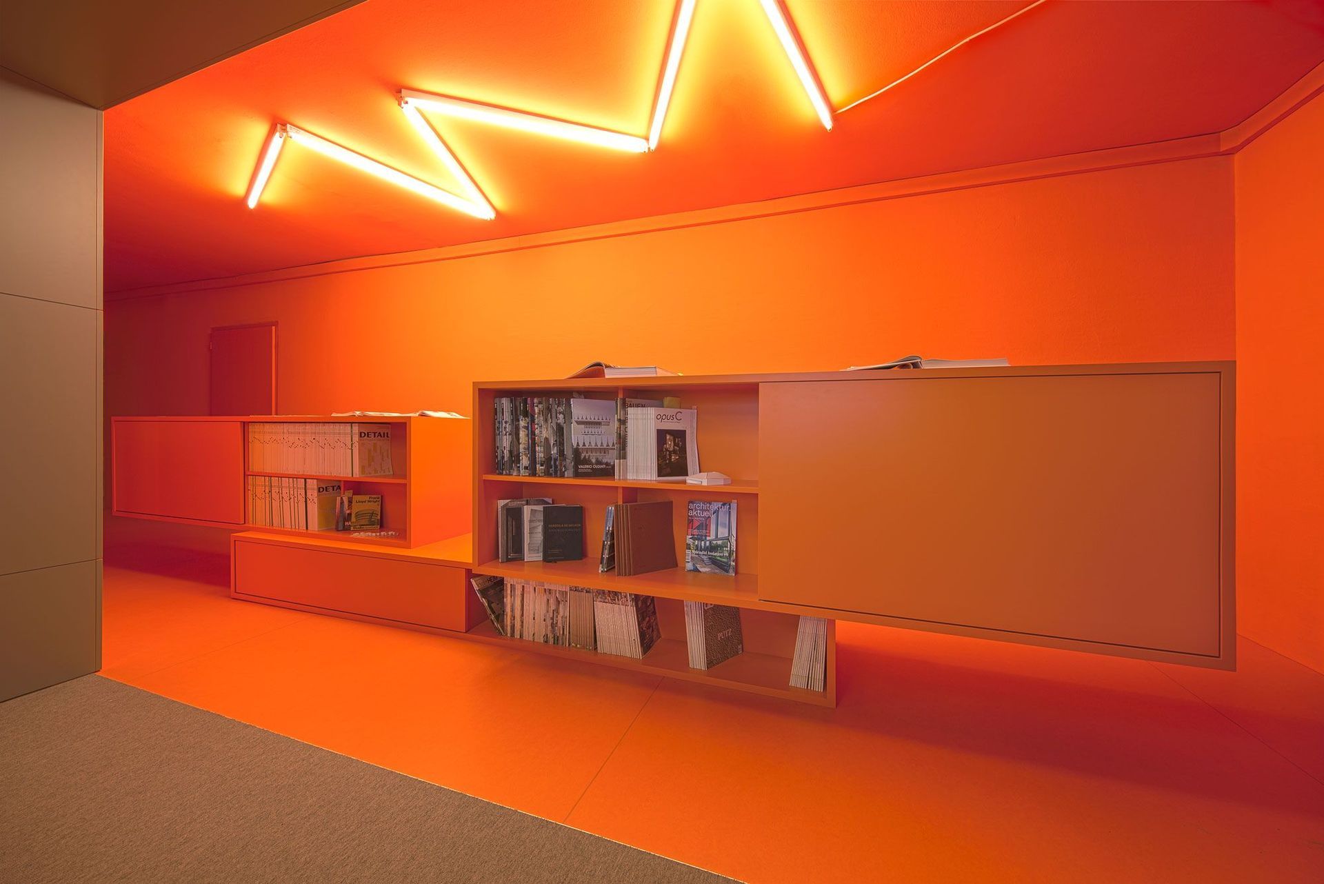 Schäfer Schreinerei AG - Regal orange