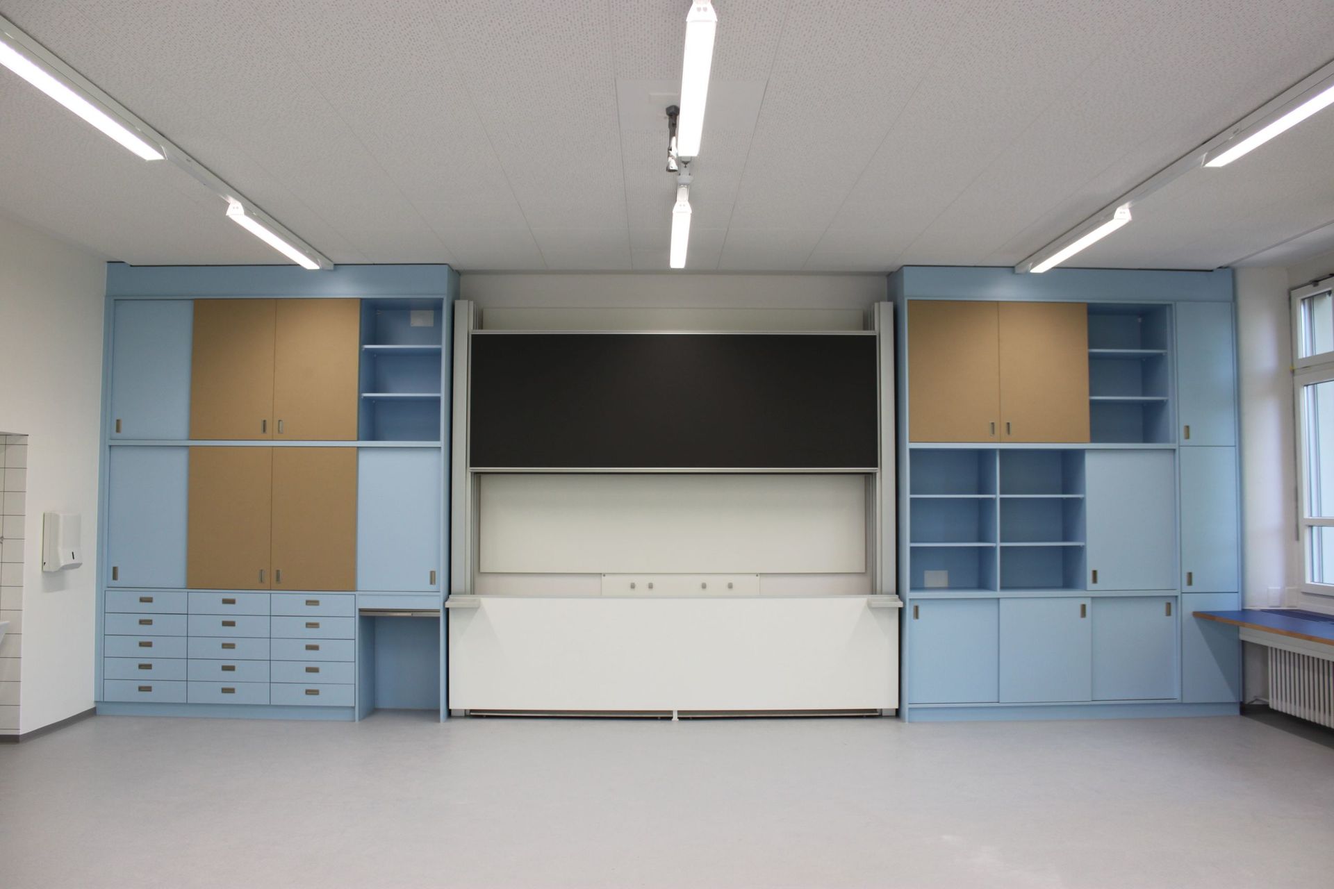Schäfer Schreinerei AG - Schulzimmerschrank