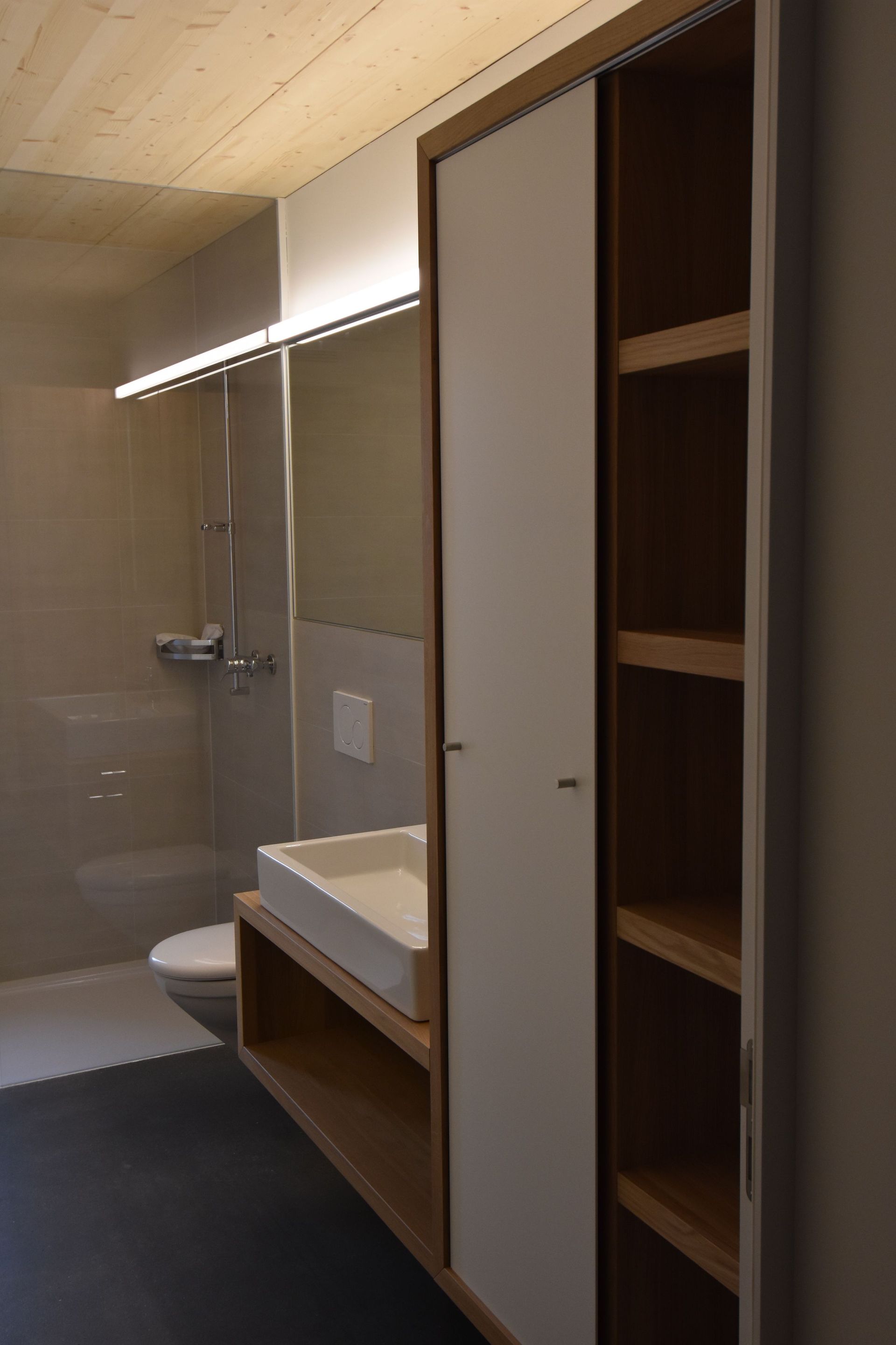 Innenausbau Holzverkleidung Badezimmer - Schäfer Schreinerei AG in Dielsdorf