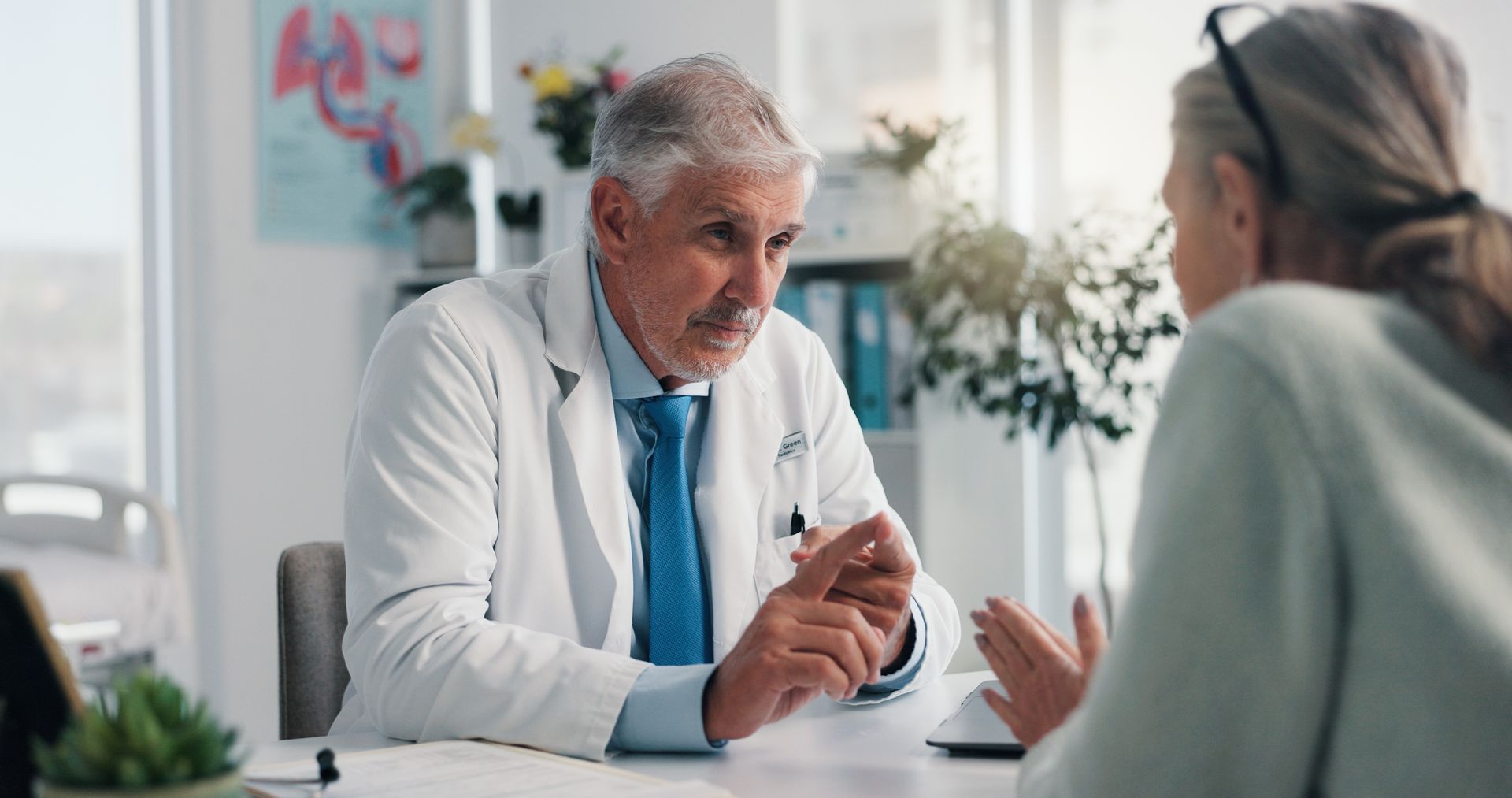 Médecin avec une patiente