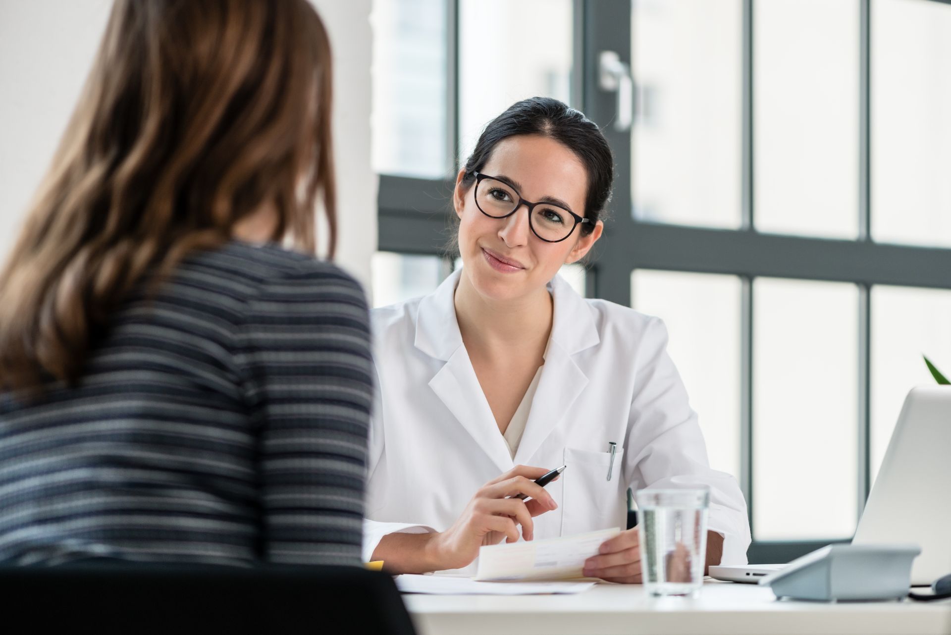 Une femme en consultation médicale