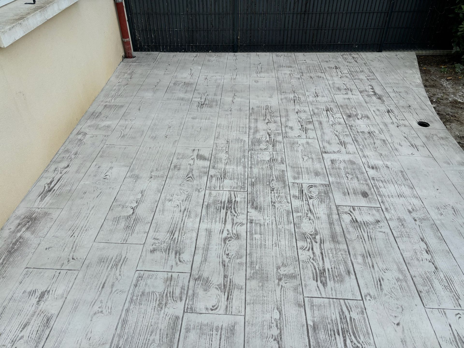 Patio en béton imprimé.