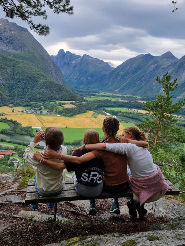 Family on the Blåhammeren hike above Isfjorden, Romsdalen