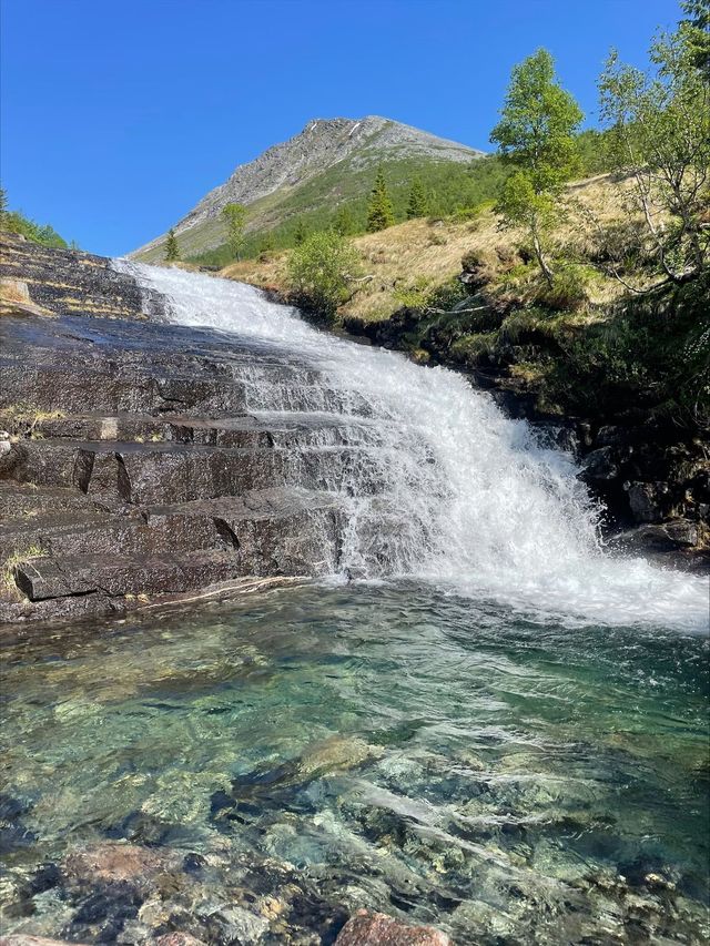 Waterfall and swimming pool at Loftskarsetra