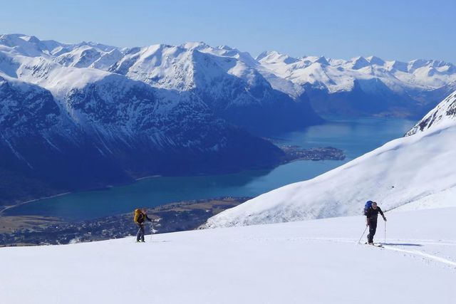 Ski touring from Kavli above Isfjorden