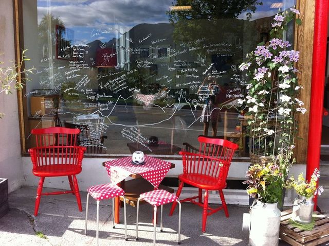 Red chairs outside Sødahlhuset café in Åndalsnes
