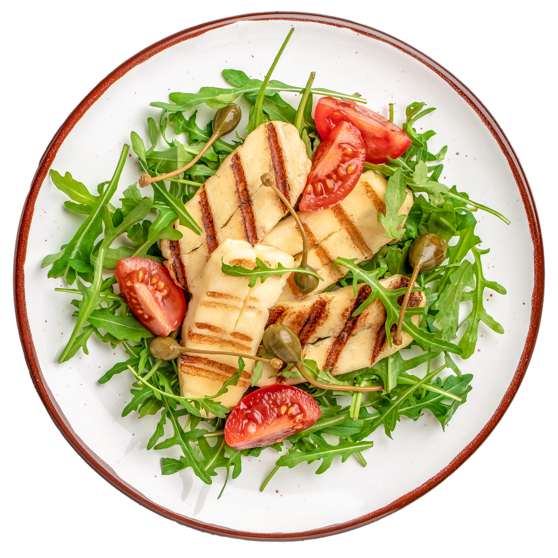 Une assiette avec de la salade, du poulet et des tomates