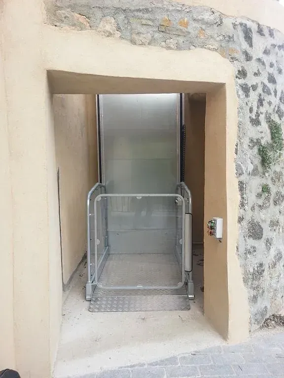 Élévateur à la salle des fêtes de Sillans