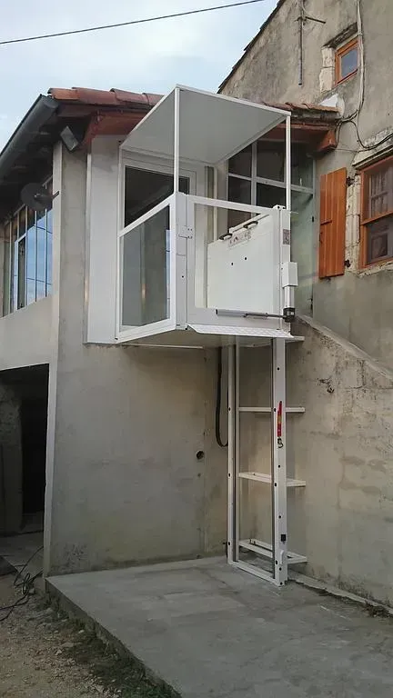 Élévateur avec porte et portillon automatique