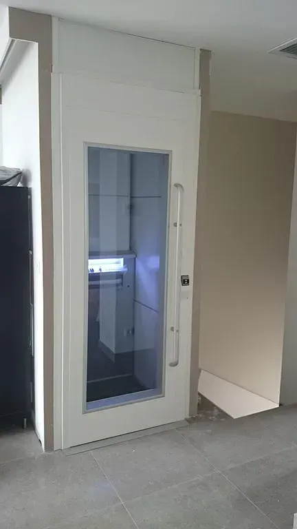 Ascenseur privatif dans un bâtiment