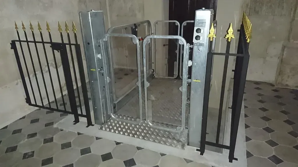 Élévateur PMR à l’Eglise de Mornas