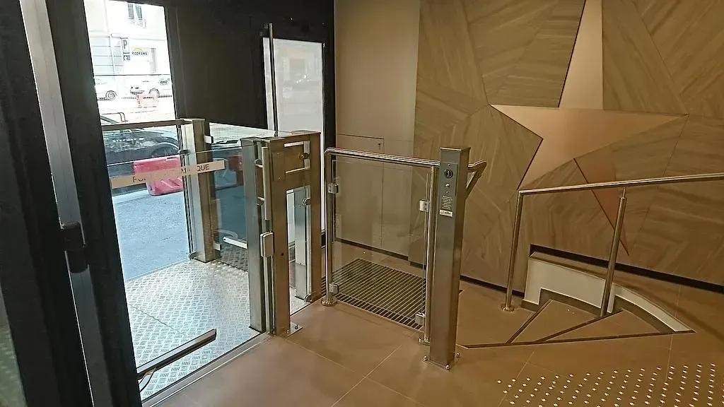 Élévateur dans une banque