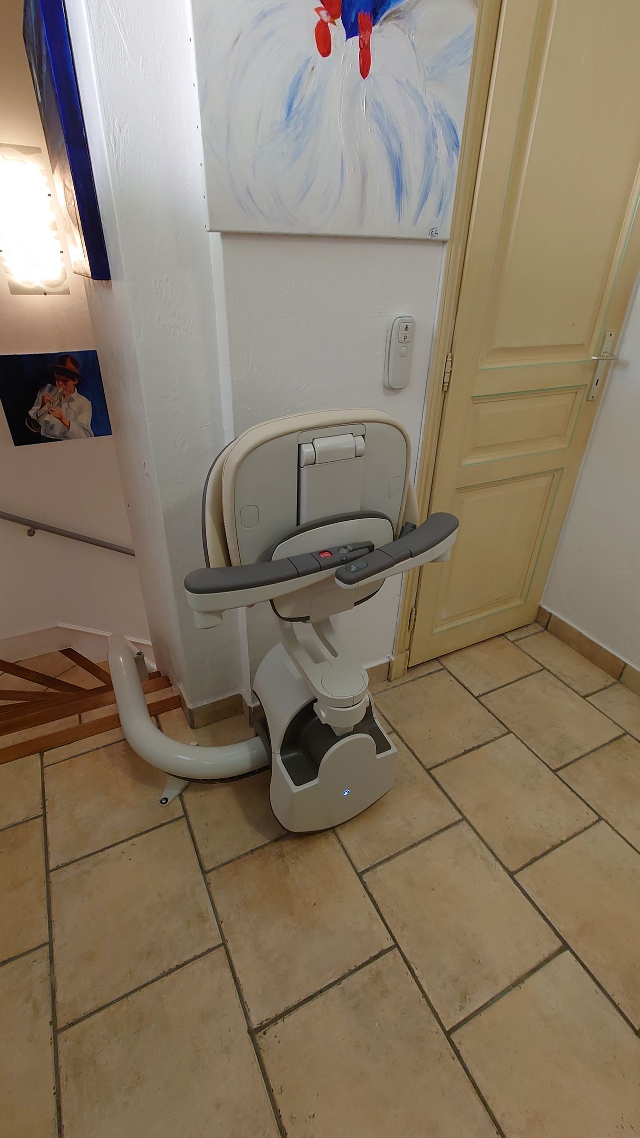 Fauteuil de monte-escalier replié