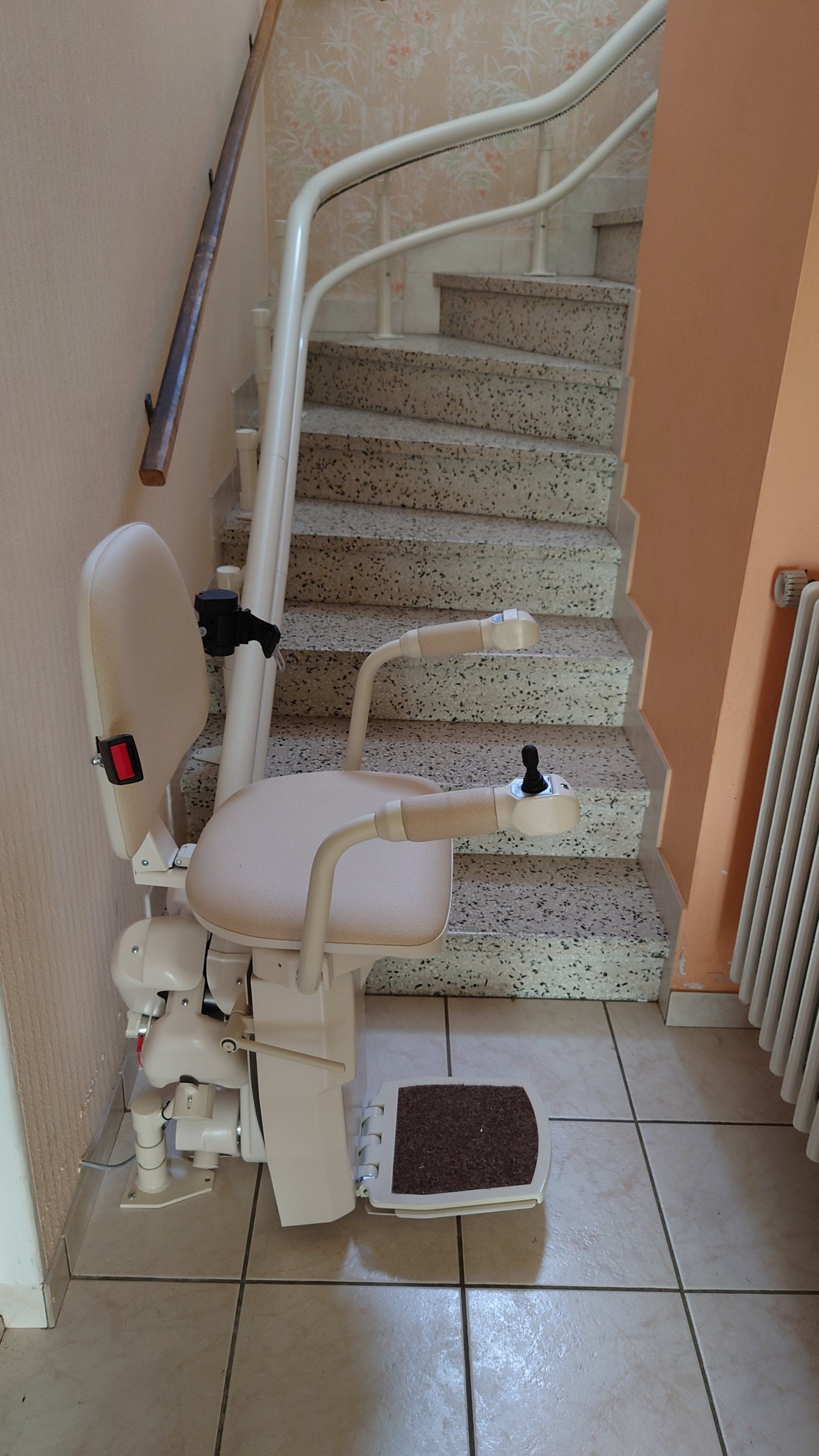 Monte-escalier avec marchepieds