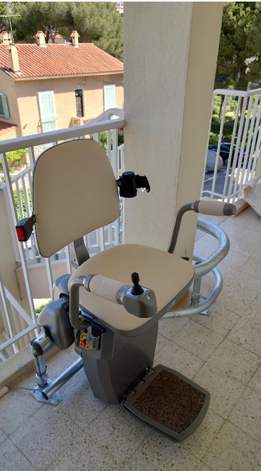 Monte-escalier pour les personnes à mobilité réduite