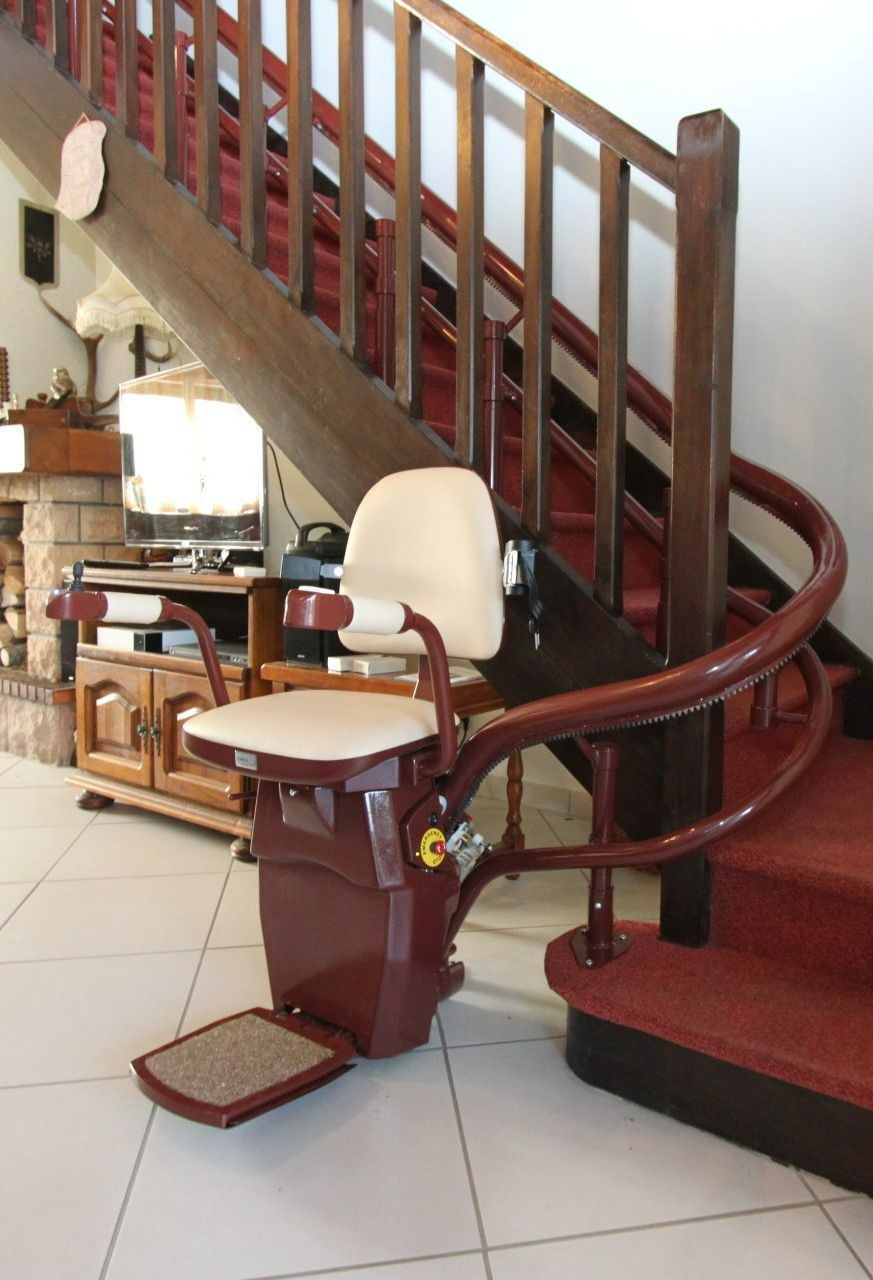 Monte-escalier marron et beige