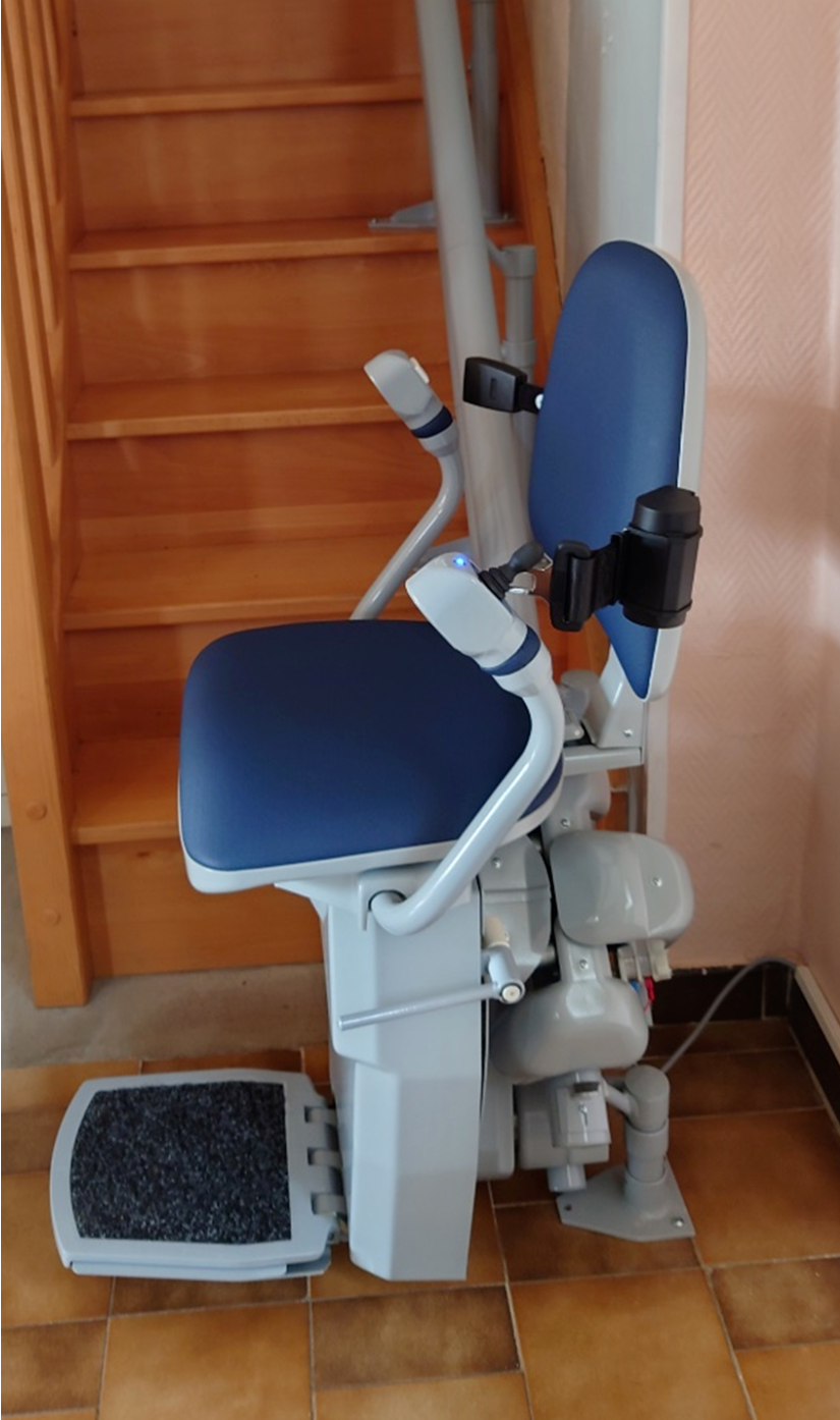 Monte-escalier bleu marine