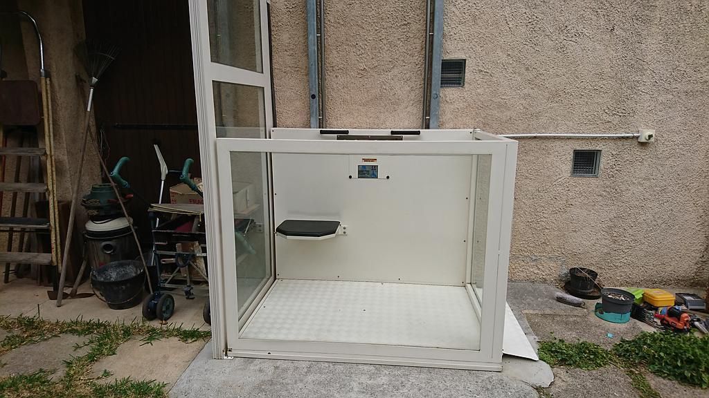 Nacelle facilitant l'accès par l'extérieur