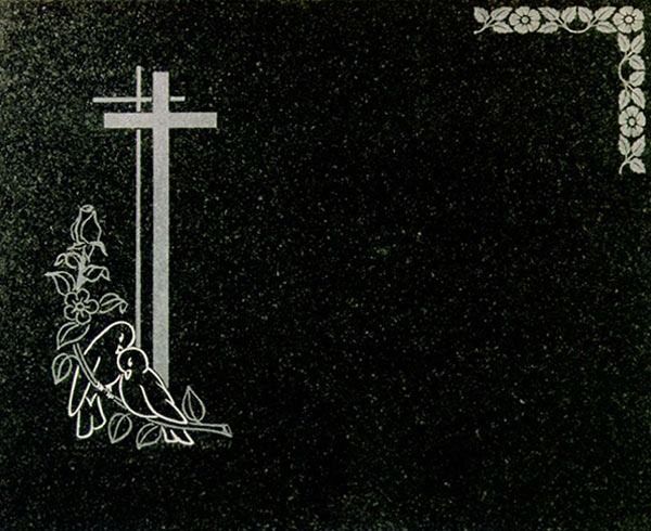 Una lápida negra con una cruz y dos pájaros en ella.