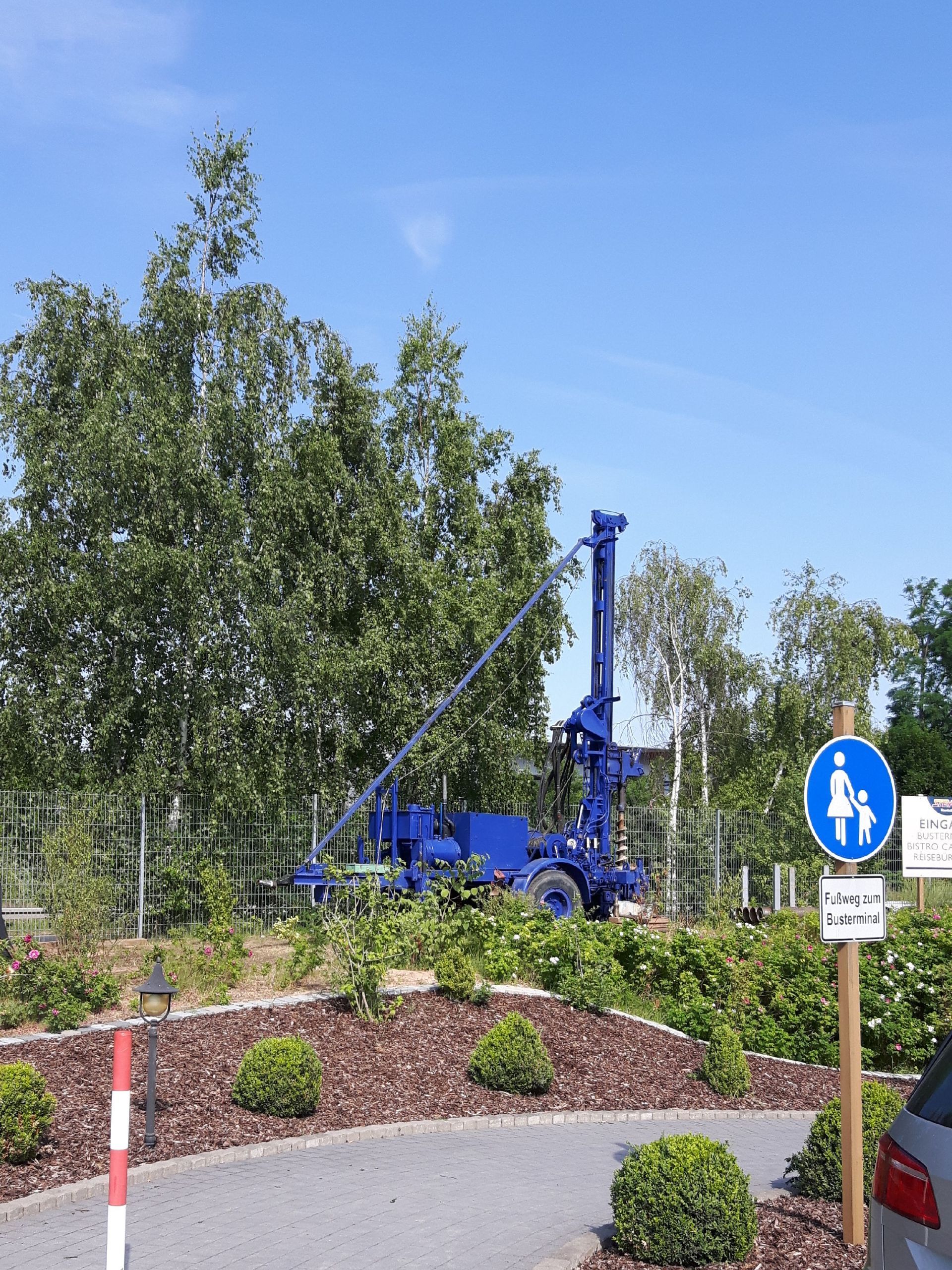 Wasseranschluss und Brunnenleitung im Erdreich für Gartenbewässerung